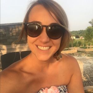 Meet your Posher, Crystal